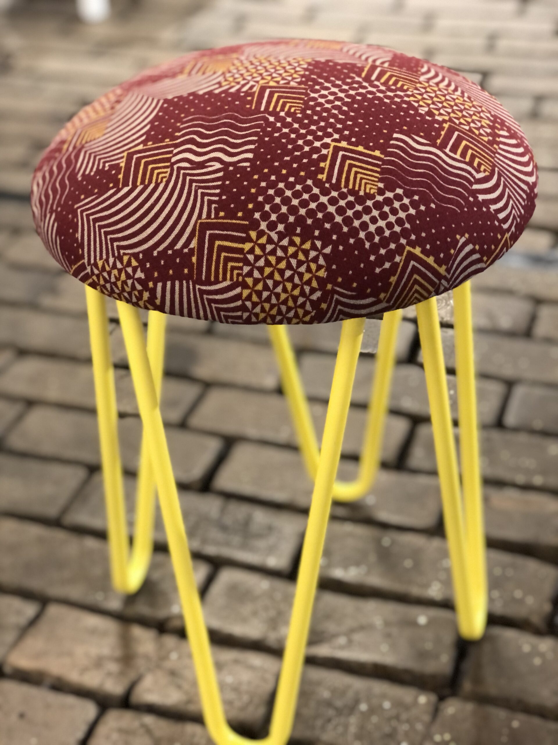 Tabouret pieds métal jaune / tissu japonais