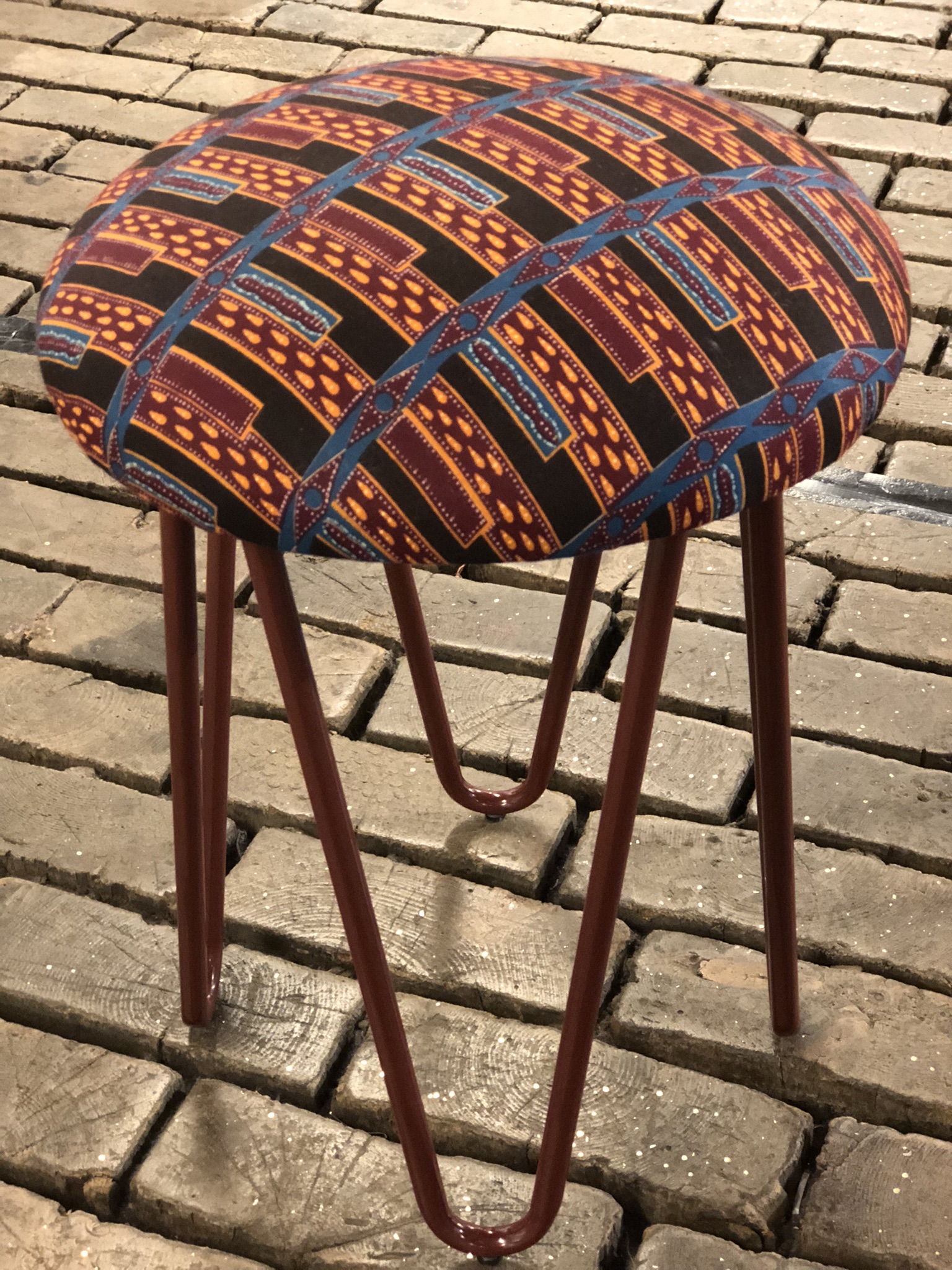 Tabouret pieds métal bruns/ tissu Béninois